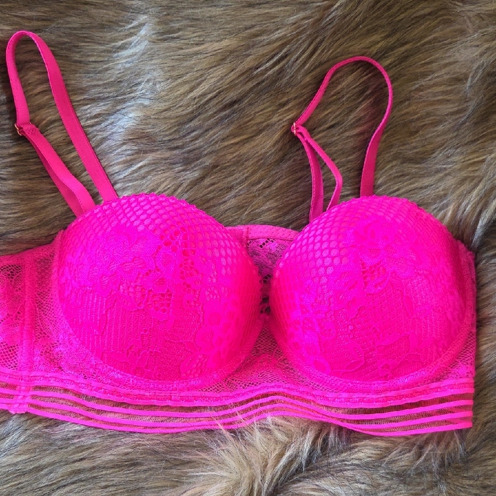 Lace Underwire Bra in Vibrant Pink